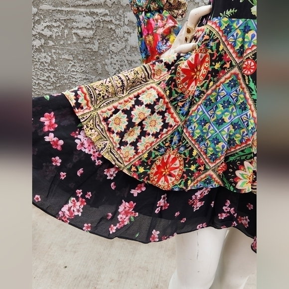 ALICE + OLIVIAMoore V-Neck Scarf Floral-Print Silk Dress - Picture 9 of 9